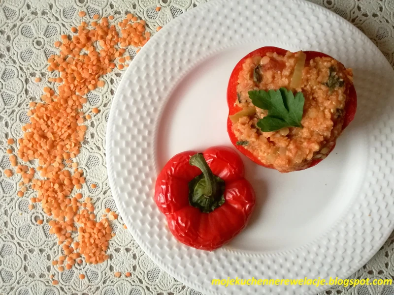 Papryka faszerowana soczewicą i kaszą jaglaną - 260 kcal