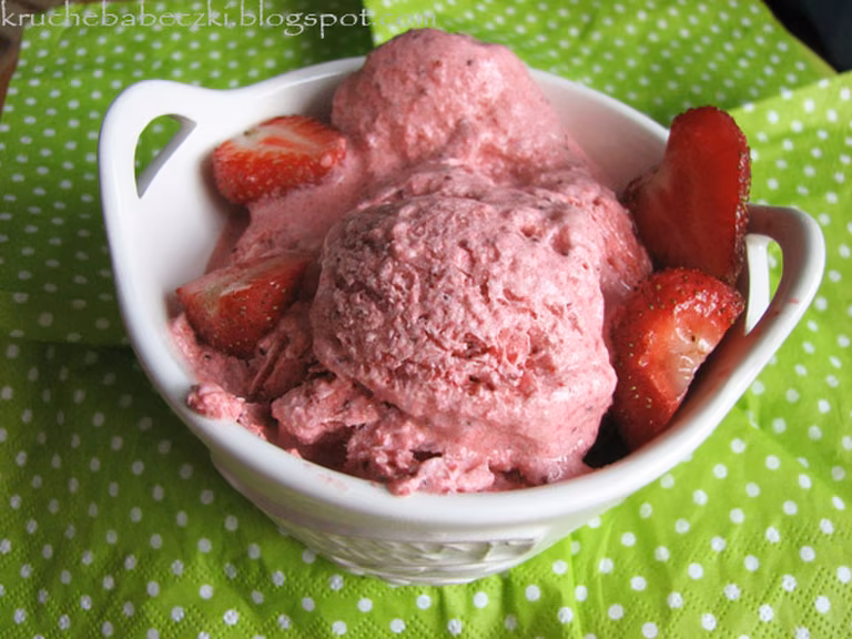 Domowe lody truskawkowe