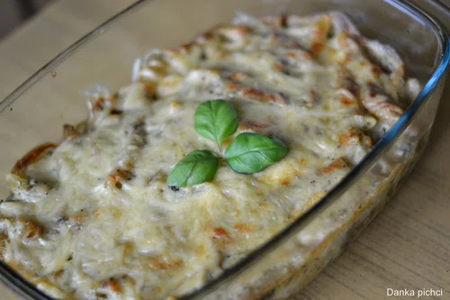 Zapiekanka makaronowa z pieczarkami i szpinakiem