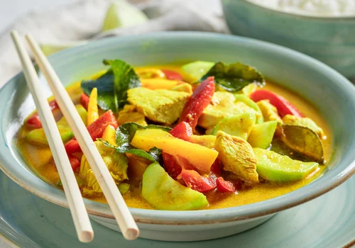 Tajska zupa w 15 minut! Prosty przepis na egzotyczny obiad z polskich składników