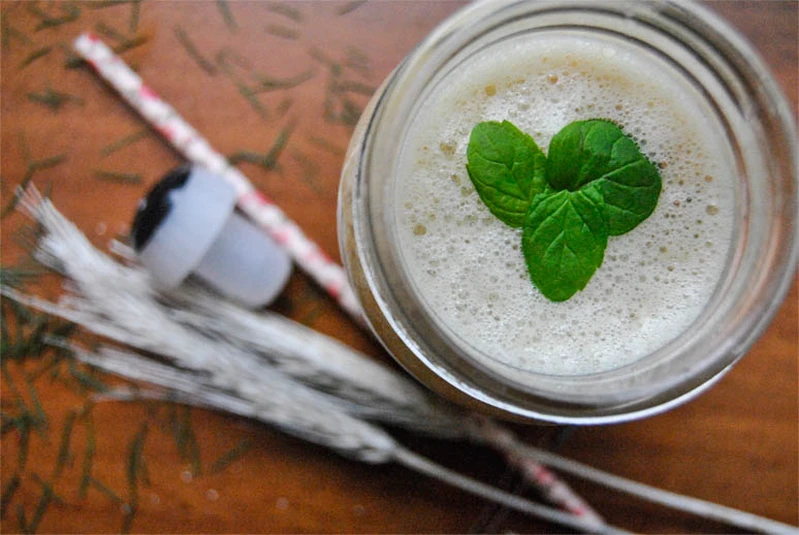 Uzdrowicielskie smoothie na kaca + domowe porady jak go pokonać