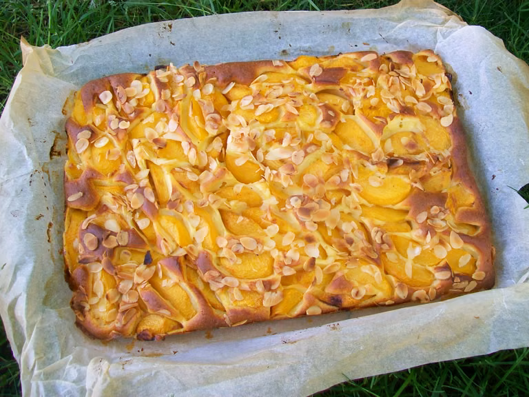 Ciasto na maślance z brzoskwiniami
