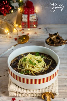 Zupa grzybowa wigilijna z makaronem
