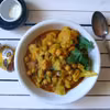 TEST PASTY CURRY HOTZ Z PRZEPISEM NA WEGAŃSKIE CURRY Z KALAFIOREM, ZIEMNIAKAMI I CIECIORKĄ