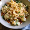 PIĄTEK: SPAGHETTI Z PIECZONYM KALAFIOREM W SOSIE POMIDOROWYM