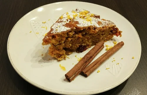 Ciasto marchewkowe z żurawiną