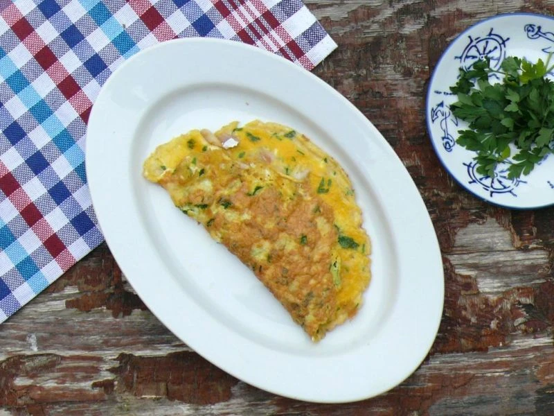 OMLET Z WĘDZONĄ MAKRELĄ