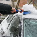 Jak odśnieżyć skutecznie auto? 5 najważniejszych zasad