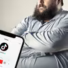 Trend na dużego mężczyznę podbija Tik Toka!