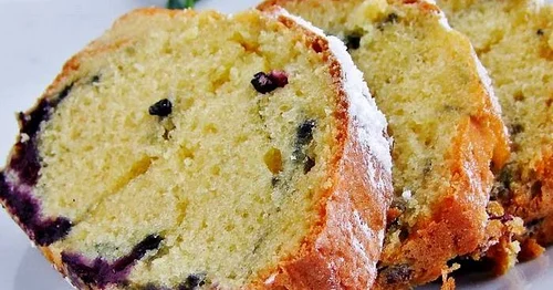 szybkie jogurtowe ciasto z jagodami