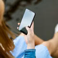Podatek od smartfona finansujący media publiczne? Taki jest nowy pomysł rządu!