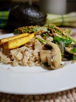Owsianka z Pieczarkami, Awokado  i Tofu