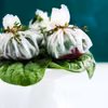 "Sakiewki" z papieru ryżowego z pieczonym burakiem i bazyliowym pesto z migdałami