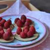 ŻYTNIE PANCAKES Z MALINAMI