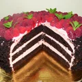 Tort czekoladowo - malinowy