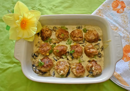 Klopsiki wieprzowe w sosie pieczarkowo-śmietanowym