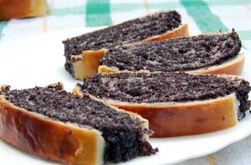 Czy makowiec można piec wcześniej? Odpowiedź może Cię zaskoczyć