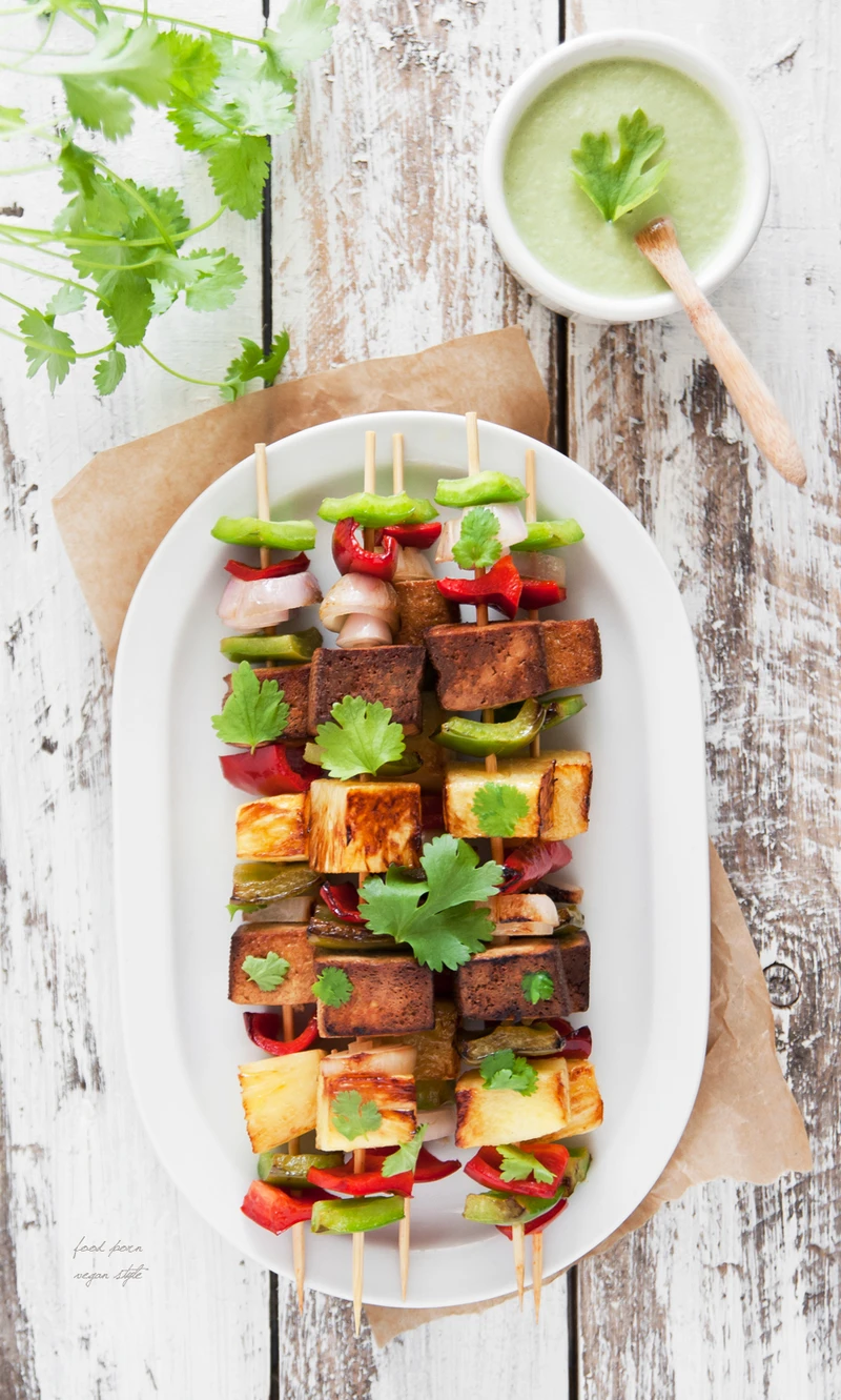 Szaszłyki z ananasem i tofu