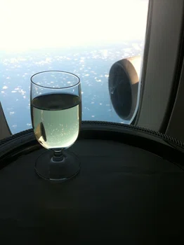 Tego napoju nigdy nie zamawiaj na pokładzie samolotu!