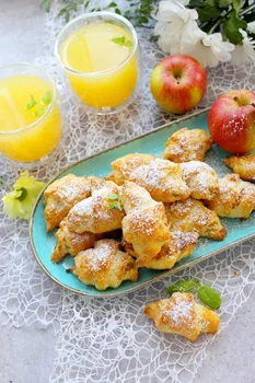 Słodkie rogaliki z jabłkami | Słodkie okruszki