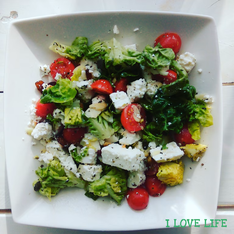 Sałatka z białym serem