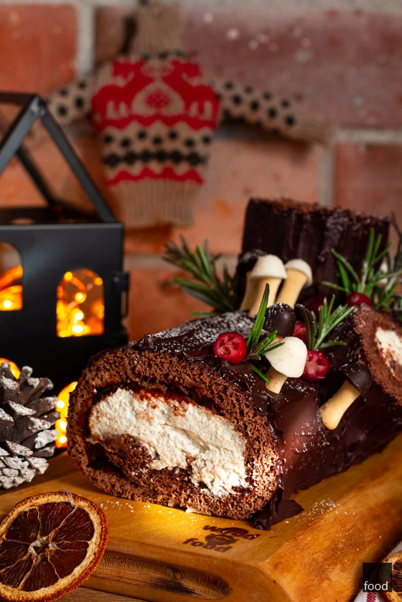 Piernikowe Bûche de Noël z powidłami śliwkowymi