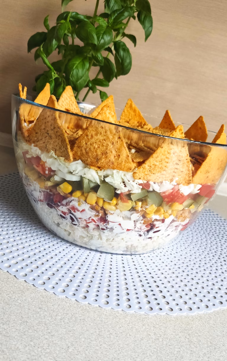 Sałatka nachos z kurczakiem