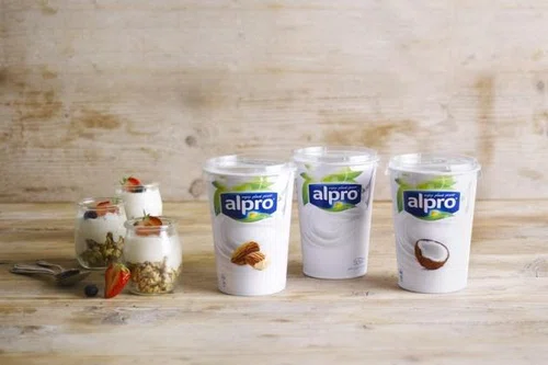 Recenzja roślinnych jogurtów Alpro