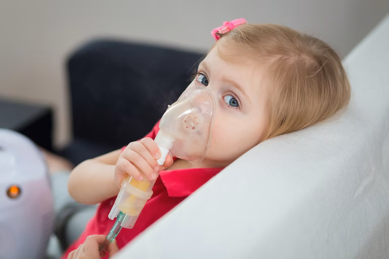 Kiedy i czym inhalować małe dziecko?