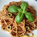 Spaghetti z czerwonym pesto
