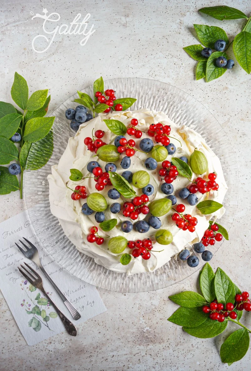 Beza Pavlova z kremem bazyliowym