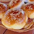 Bułki do hamburgerów.