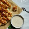 Sylwestrowe mini bułeczki z kminkiem i fondue serowym