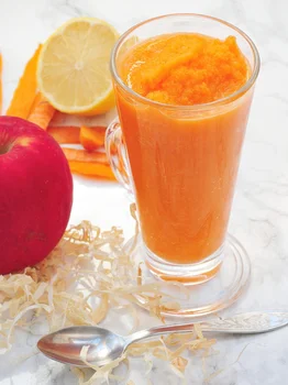 Marchewkowo-jabłkowe smoothie imbirowe