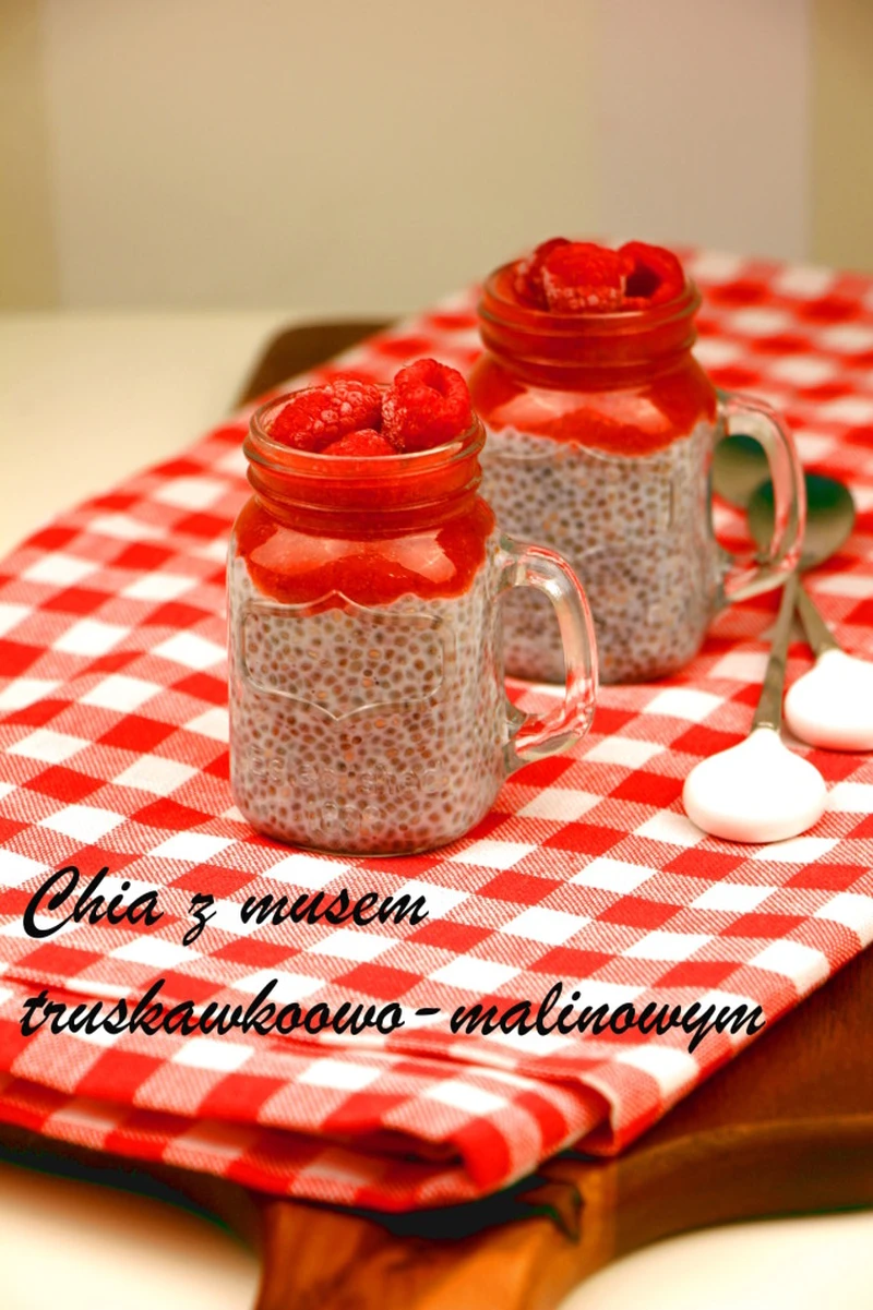 Chia z musem truskawkowo-malinowym