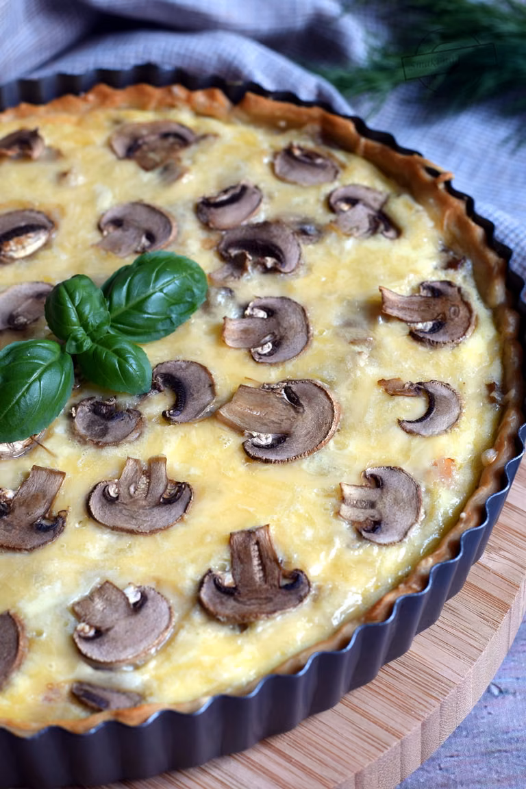 Quiche z szynką i pieczarkami