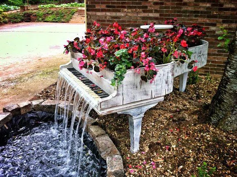 Wspaniała fontanna do ogrodu