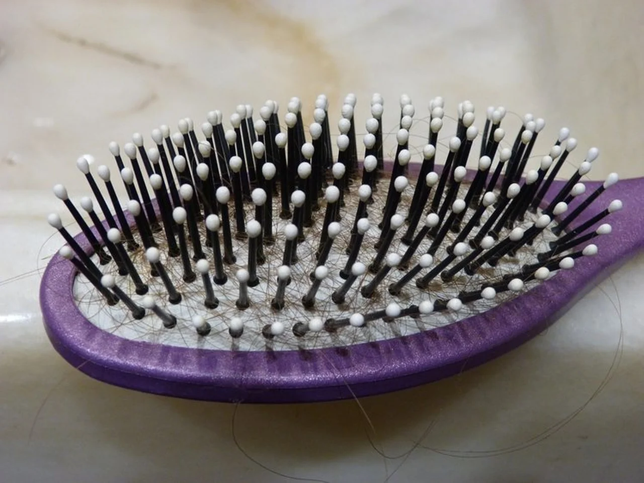 Jak czyścić szczotki do włosów i grzebienie?