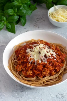 Spaghetti z mięsem drobiowym