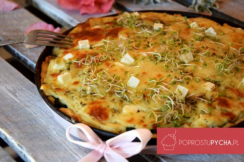 OBŁĘDNA TARTA ZE SZPINAKIEM, KURCZAKIEM I BESZAMELEM