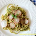 Spaghetti z pesto z liści rzodkiewki i rukoli
