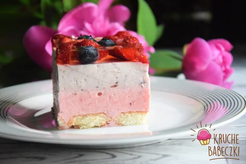 CIASTO NA JOGURTACH GRECKICH BEZ PIECZENIA Z TRUSKAWKAMI I BORÓWKAMI