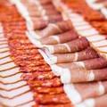 Polski wyrób na czele niechlubnego rankingu! Ogłoszono najgorszy produkt mięsny na świecie!