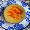 Kremowa zupa ziemniaczana z chipsami paprykowymi