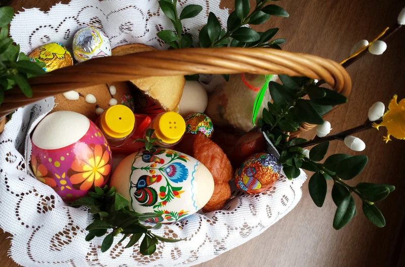 7 obowiązkowych produktów w koszyczku wielkanocnym! Jeden z nich wcale nie jest taki oczywisty