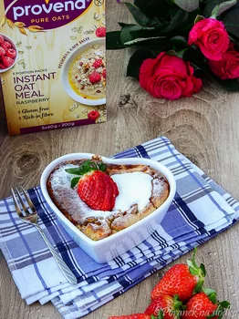 BEZGLUTENOWA PIECZONA OWSIANKA Z MALINAMI I JABŁKIEM.