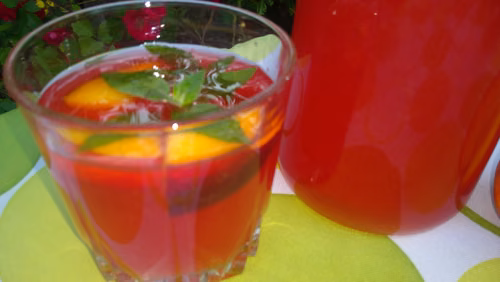 Lemoniada brzoskwiniowa z melisą