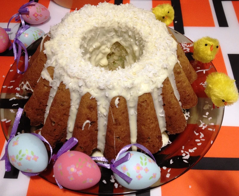 BABKA KOKOSOWA Z CUKINIĄ (BEZ JAJEK)