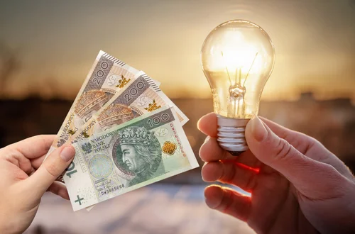 Ponad 300 zł dopłaty do prądu co miesiąc!? O tym dodatku z ZUS mało kto słyszał!