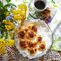 ROGALIKI DROŻDŻOWE Z BUDYNIEM